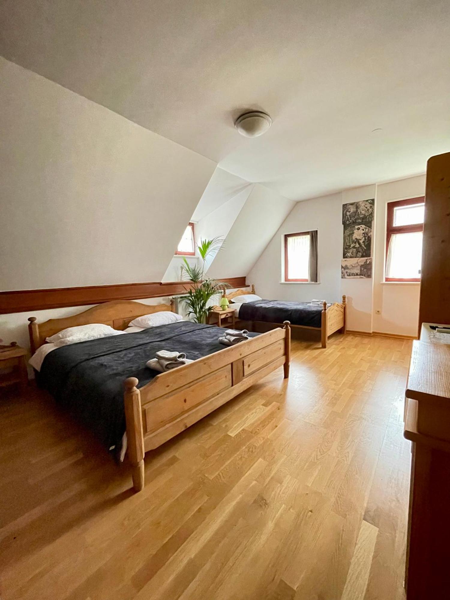 Gostisce Barbara Hotel Идрия Екстериор снимка