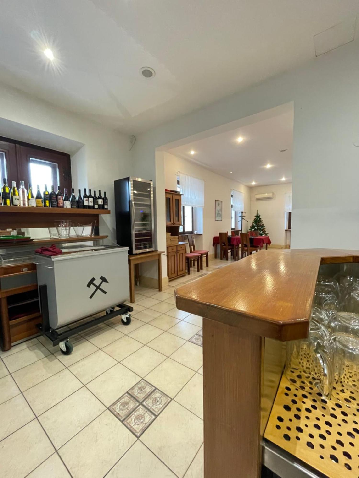 Gostisce Barbara Hotel Идрия Екстериор снимка