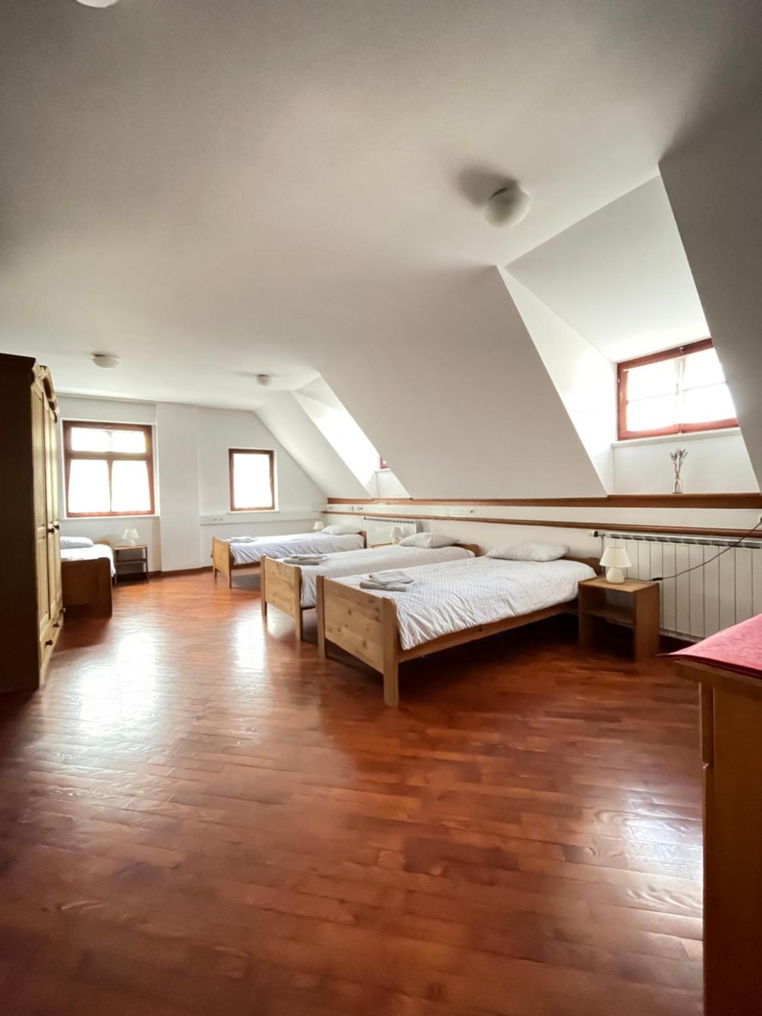Gostisce Barbara Hotel Идрия Екстериор снимка