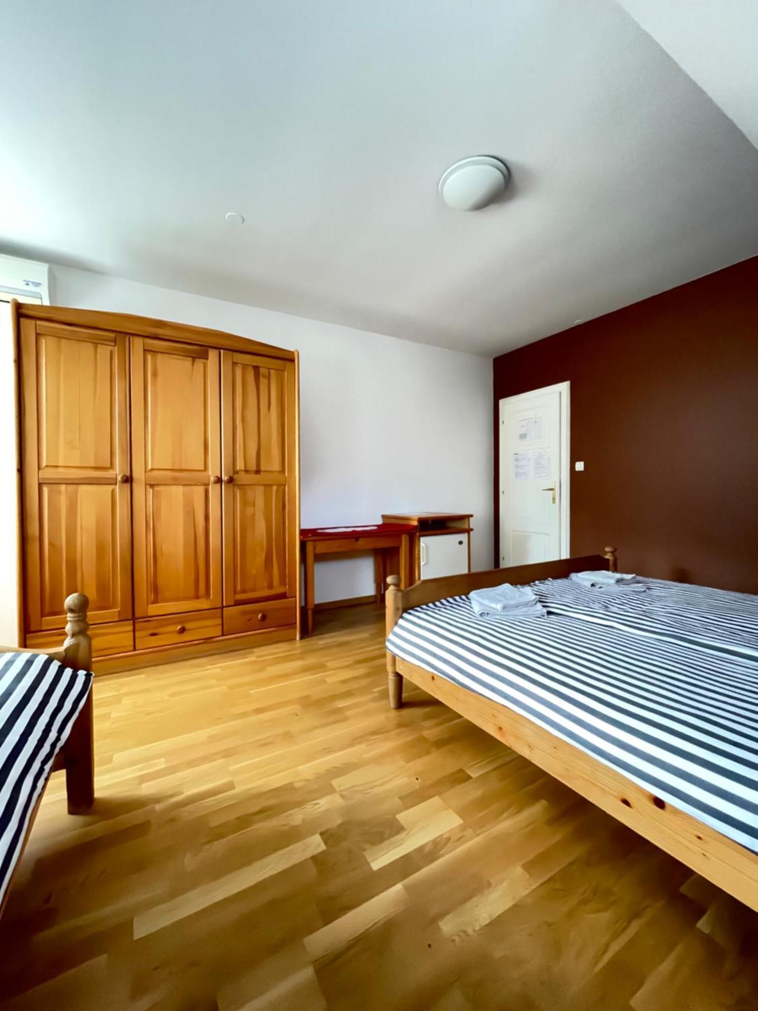 Gostisce Barbara Hotel Идрия Екстериор снимка