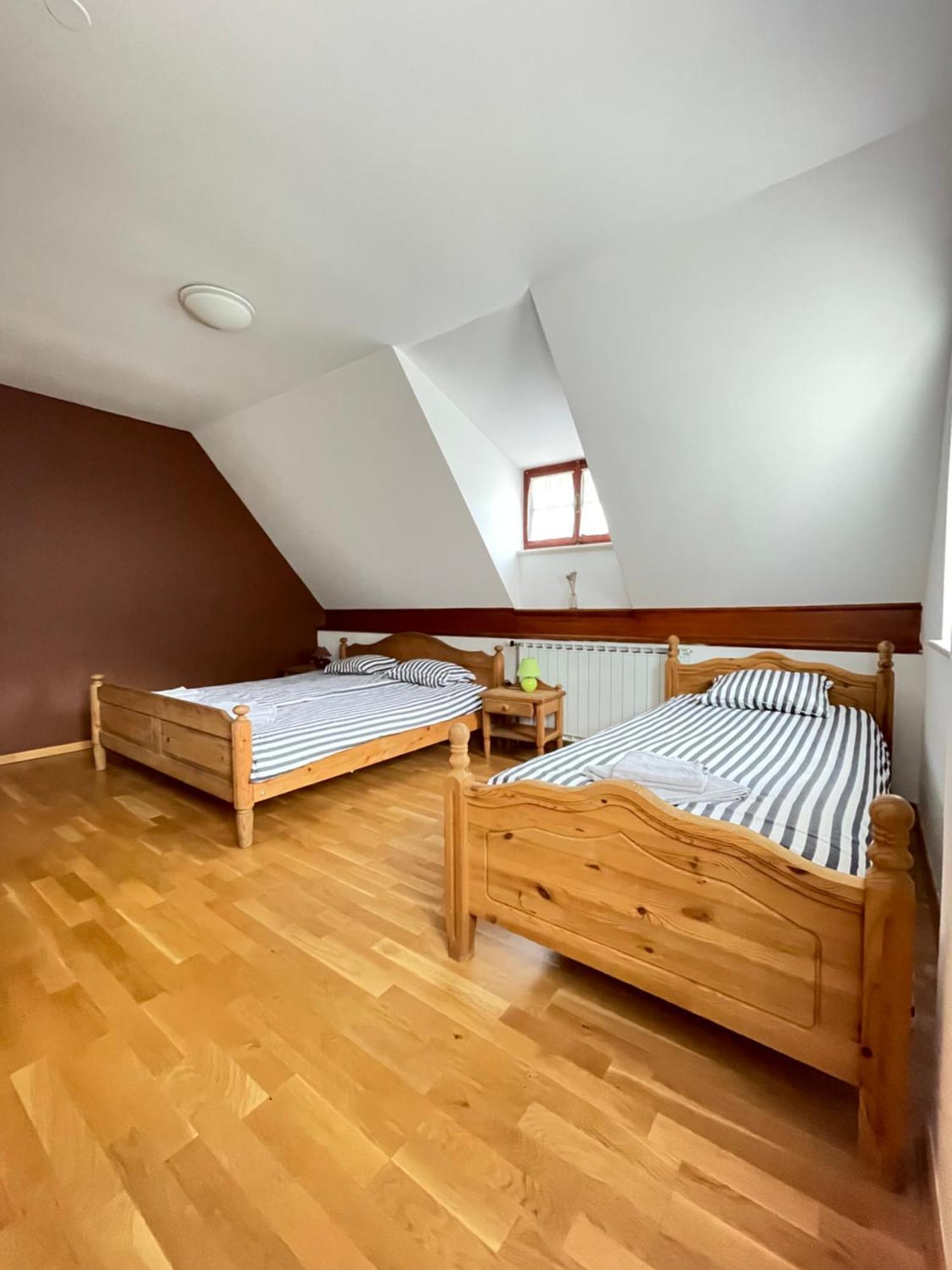 Gostisce Barbara Hotel Идрия Екстериор снимка