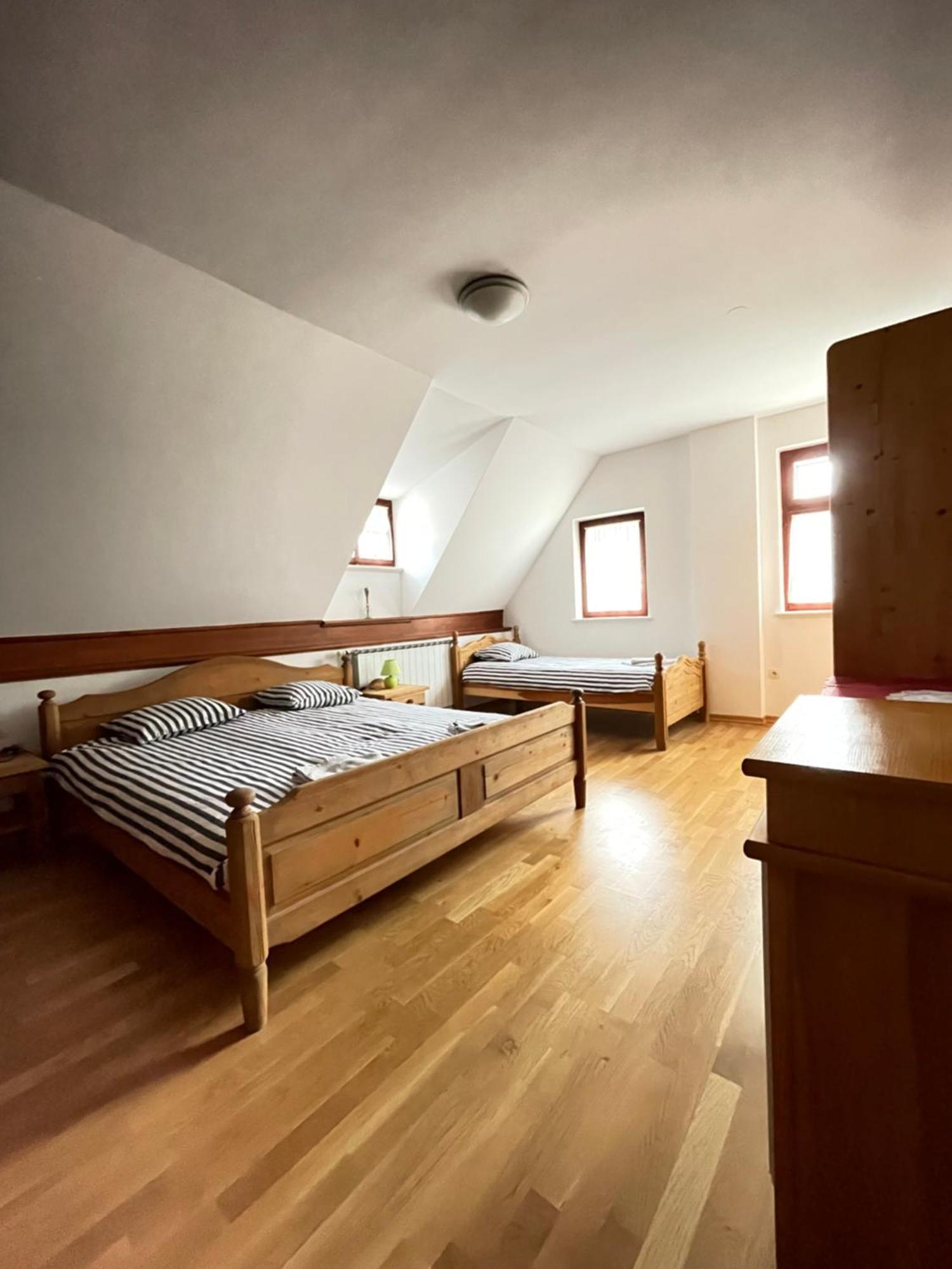Gostisce Barbara Hotel Идрия Екстериор снимка