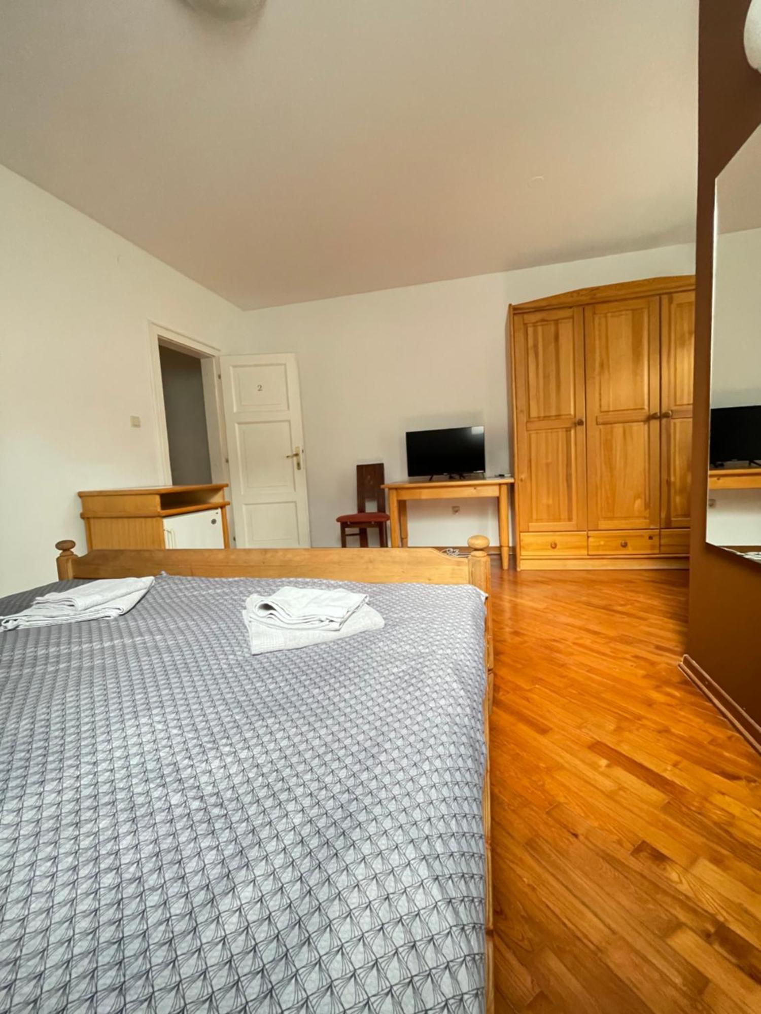 Gostisce Barbara Hotel Идрия Екстериор снимка