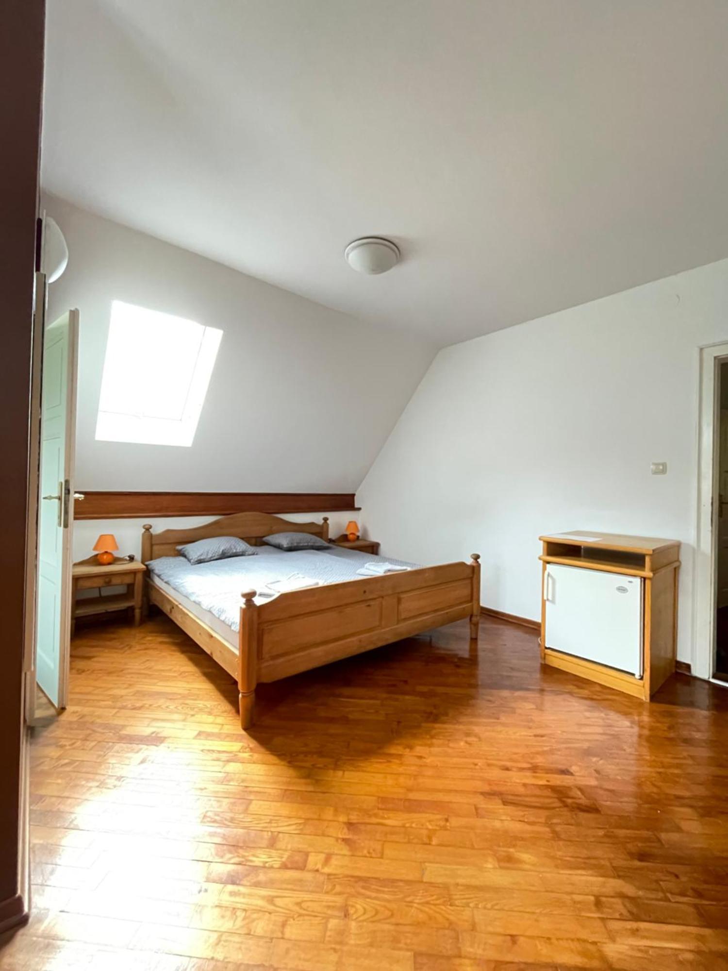 Gostisce Barbara Hotel Идрия Екстериор снимка