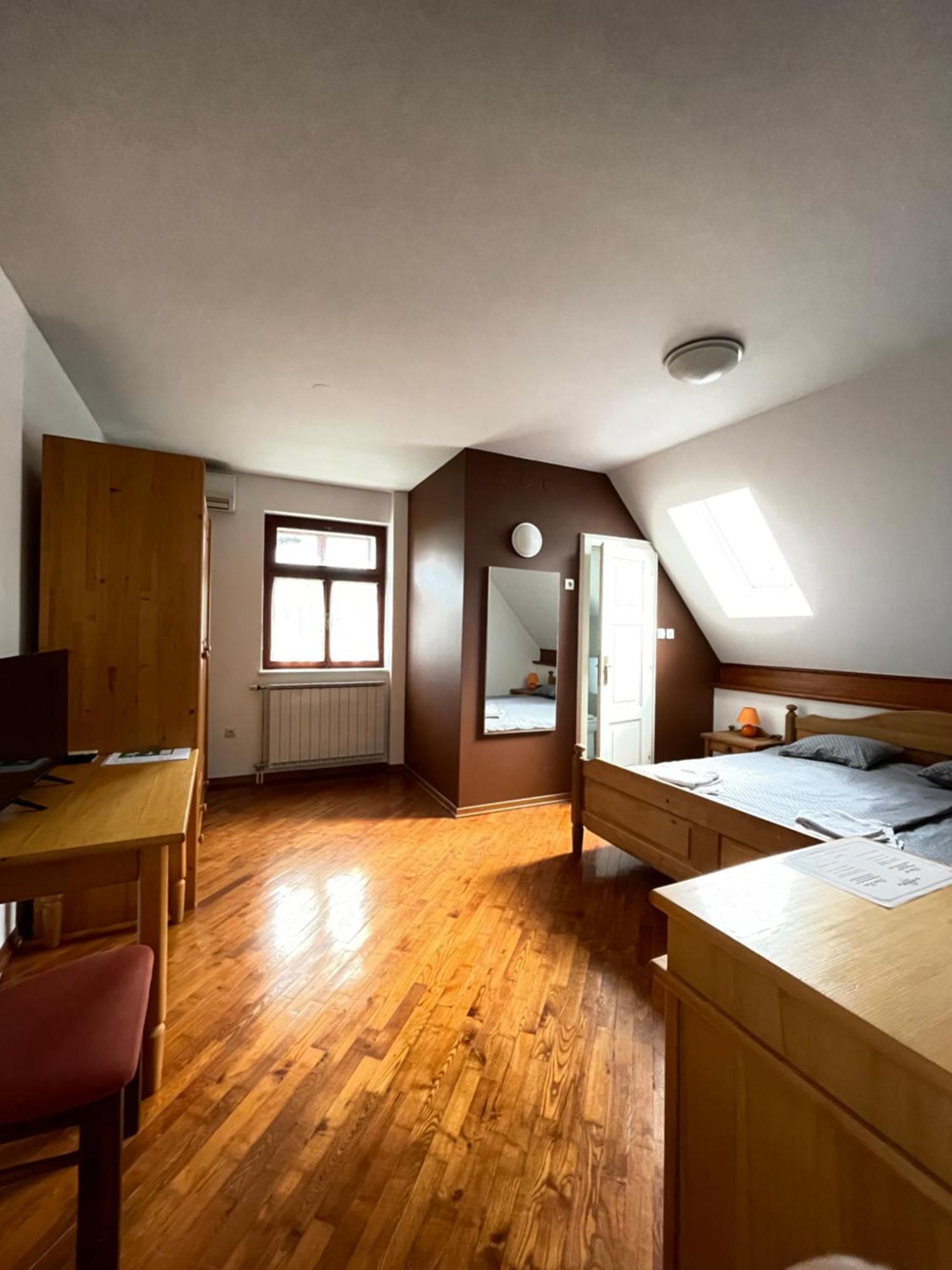 Gostisce Barbara Hotel Идрия Екстериор снимка