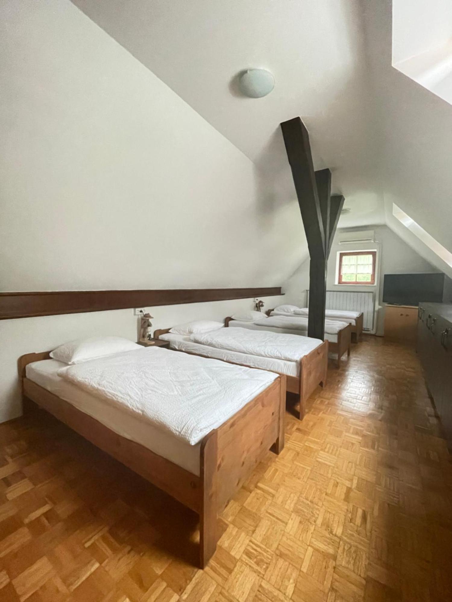 Gostisce Barbara Hotel Идрия Екстериор снимка