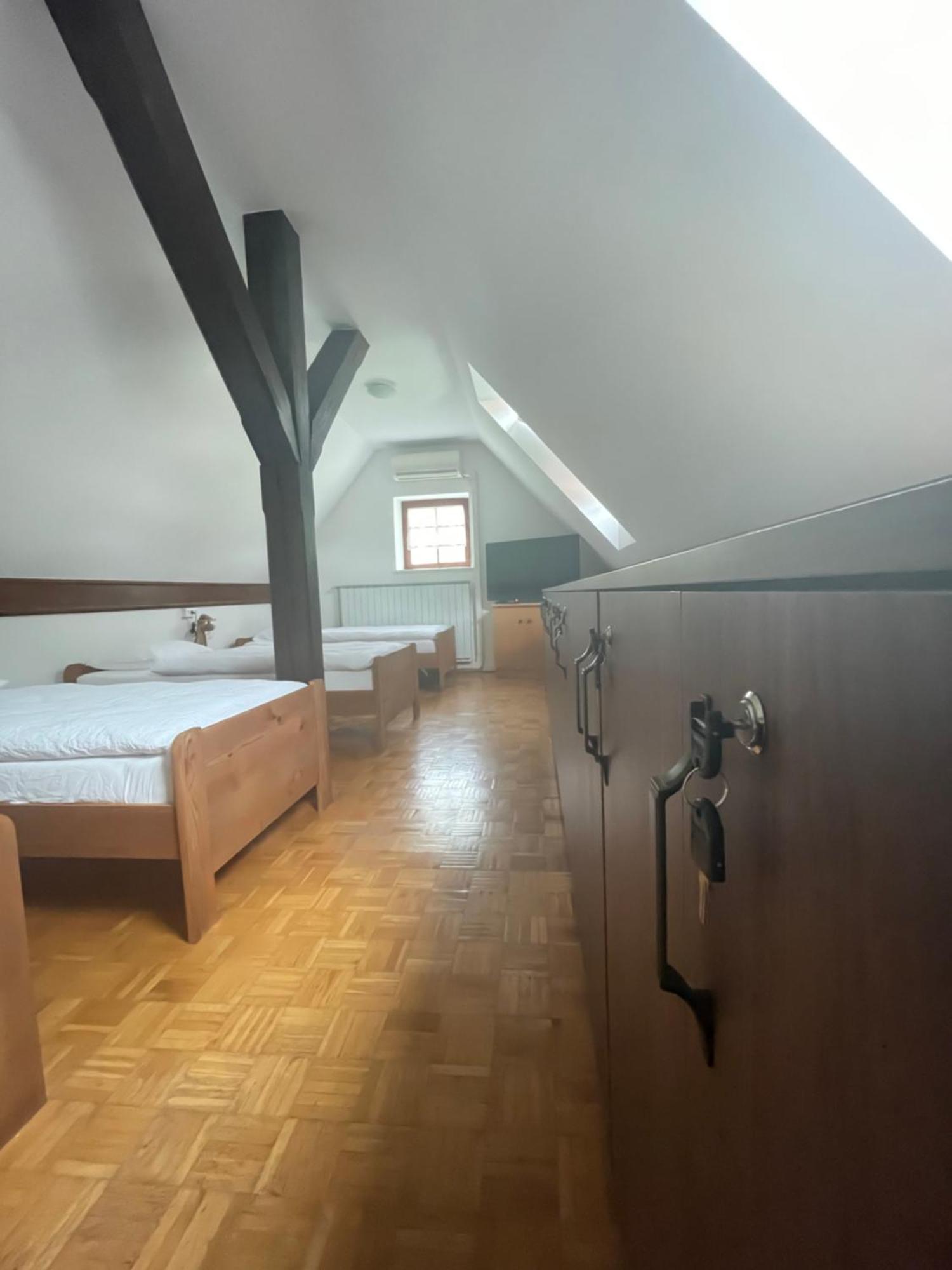 Gostisce Barbara Hotel Идрия Екстериор снимка